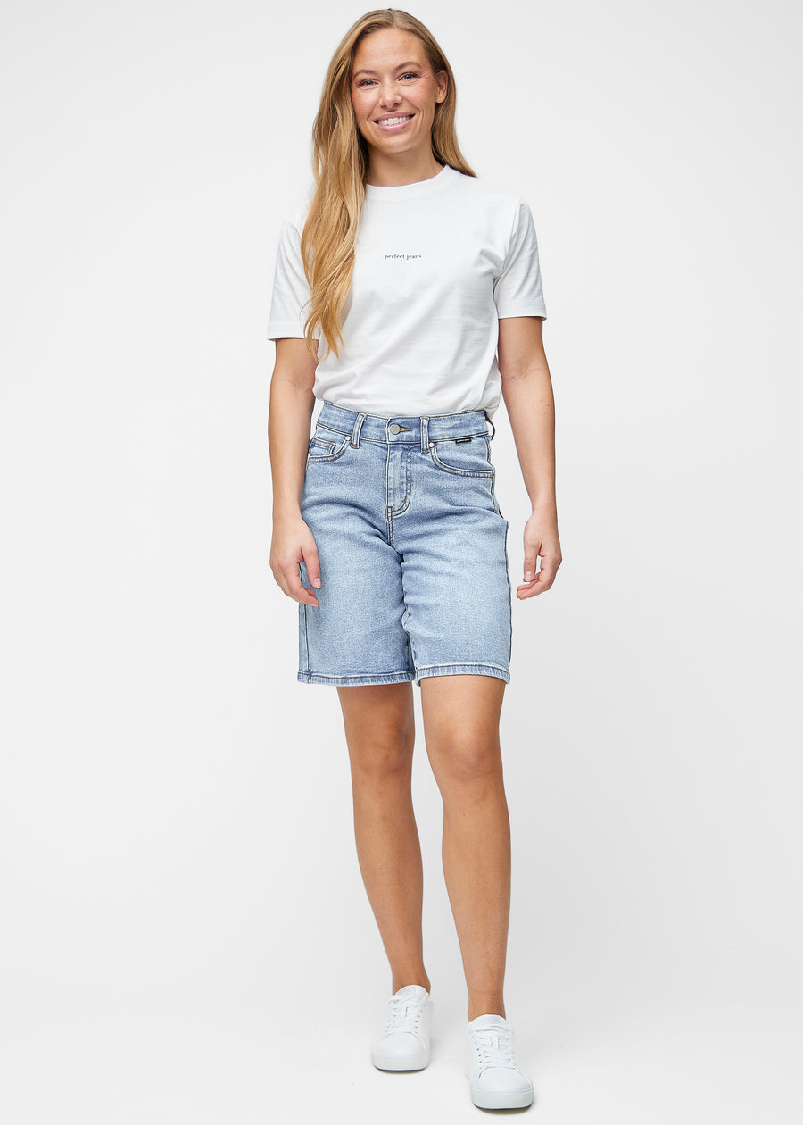 Loose, light blue denim shorts in the colour Waves seen from the back up close to show fit and details.