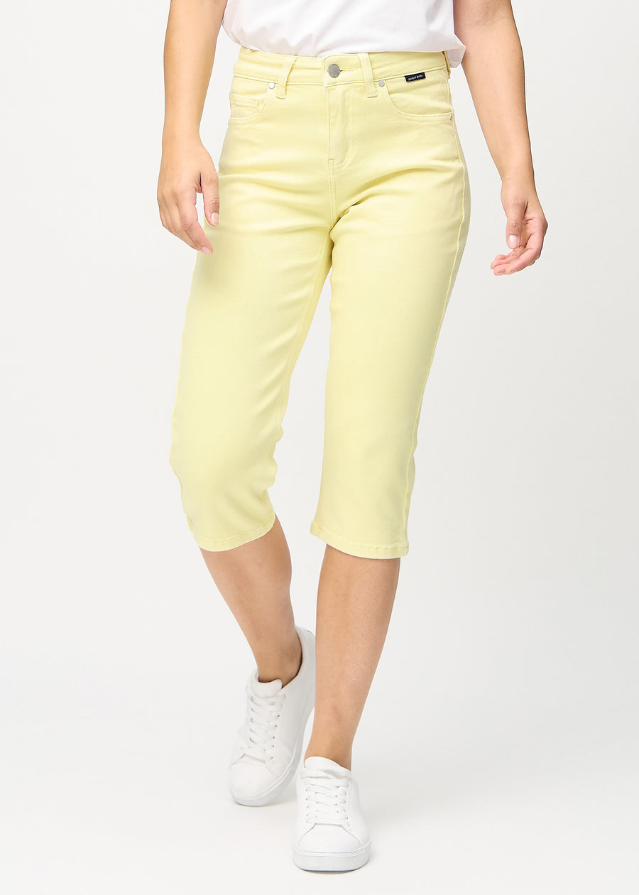 Light yellow regular capris, model name Lemonades, with a straight leg, seen from the front.