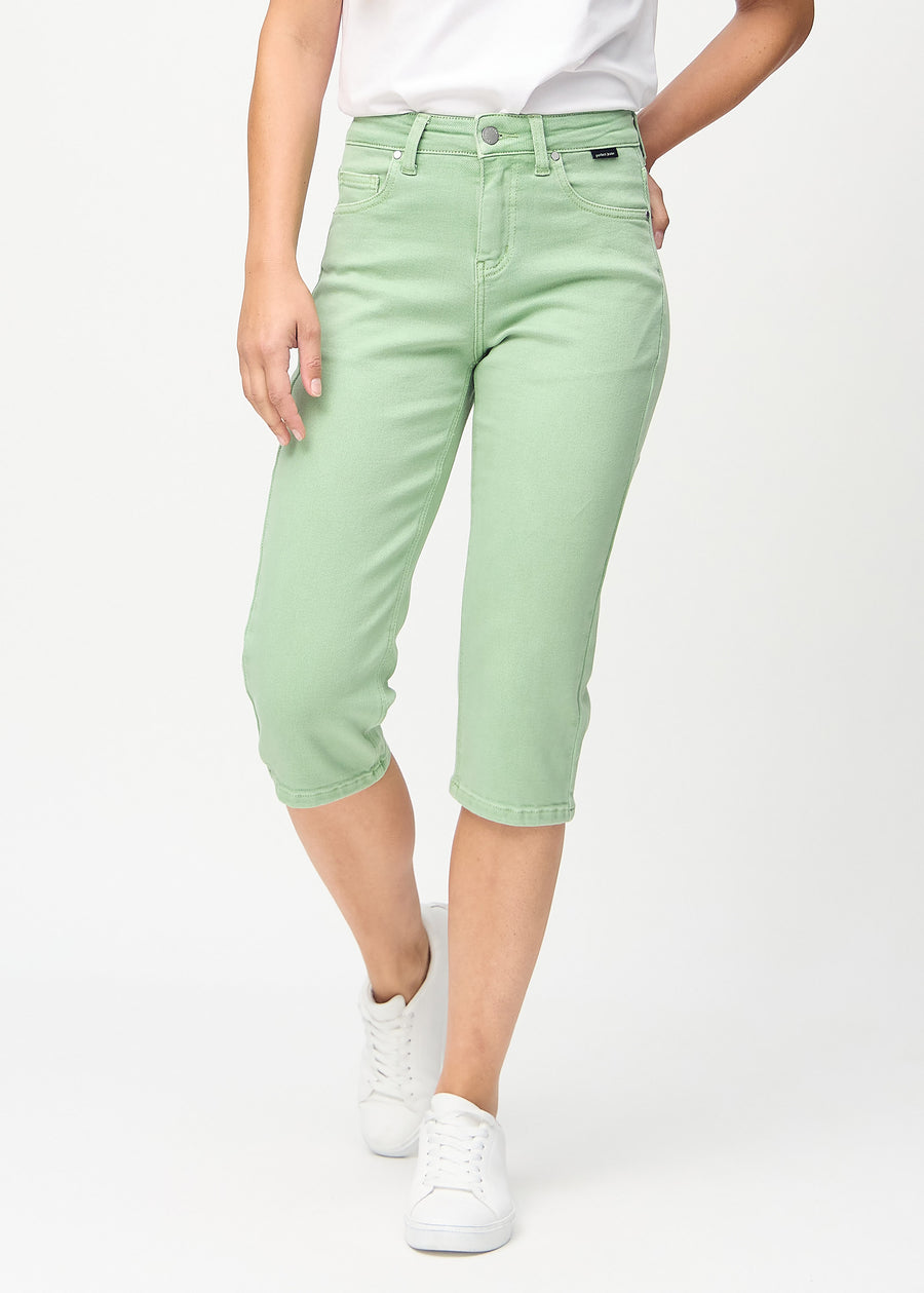 Light green regular capris, model name Mints, with a straight leg, seen from the front.