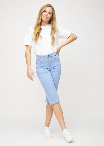 Full image of model in light blue regular capris.