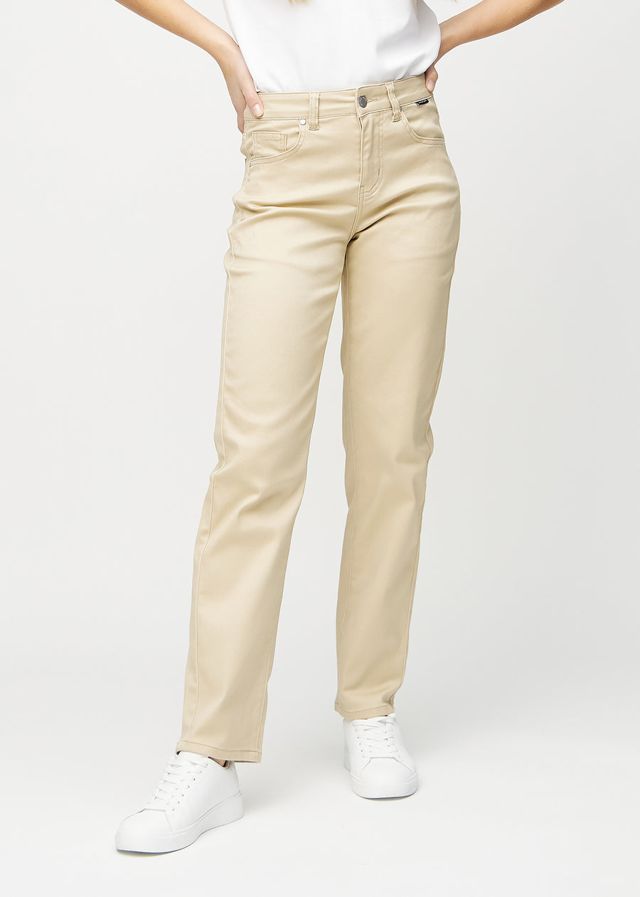 Regular jeans for women in beige, color Gazelles. Front view on a model, showing the classic straight-leg fit.