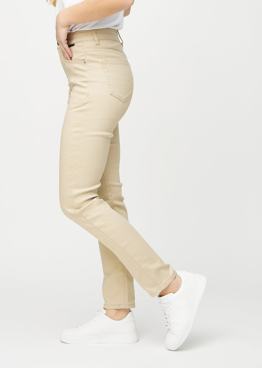 Slim jeans for women in beige, color Gazelles. Side view on a model.
