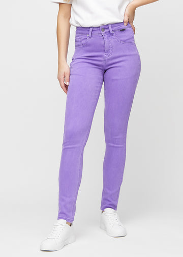 Slim jeans for women in purple, color Lavenders. Front view on a model, showing a close fit through the leg with a little more room at the ankle.