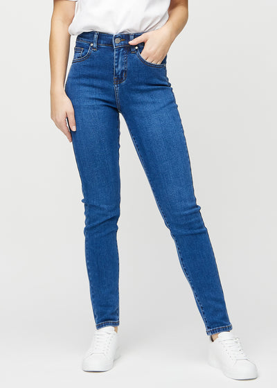 Slim jeans for women in dark blue, color Oceans. Front view on a model, showing a close fit through the leg with a little more room at the ankle.