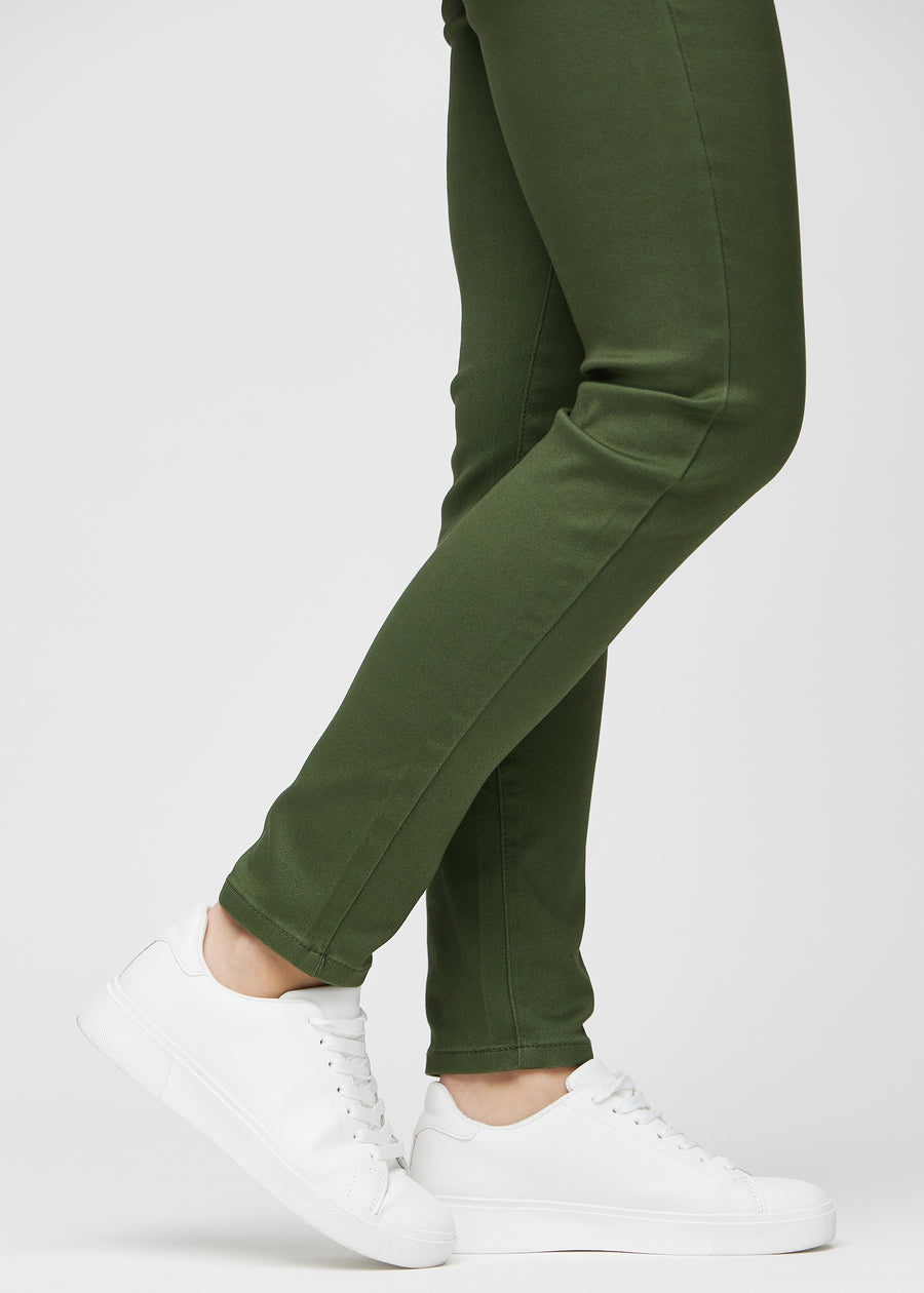 Slim jeans for women in dark green, color Renewals. Close-up at the ankles on a model, showing the fit at the leg openings.