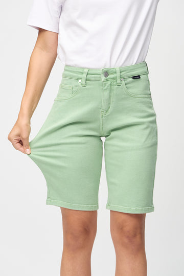 The model stretches the shorts at the thigh to show the stretch.