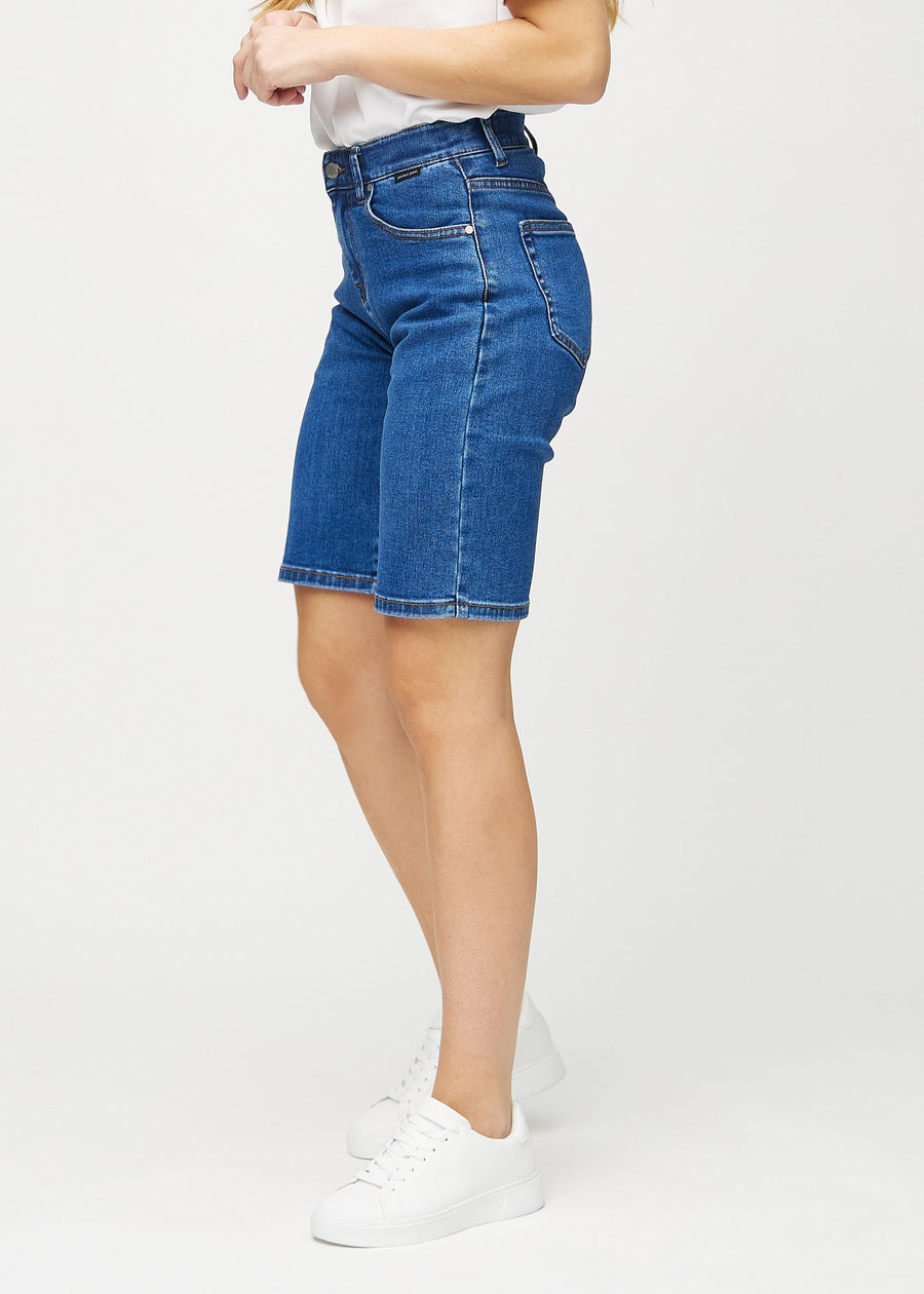 Dark denim regular middle shorts seen from the back, so the entire product can be seen.
