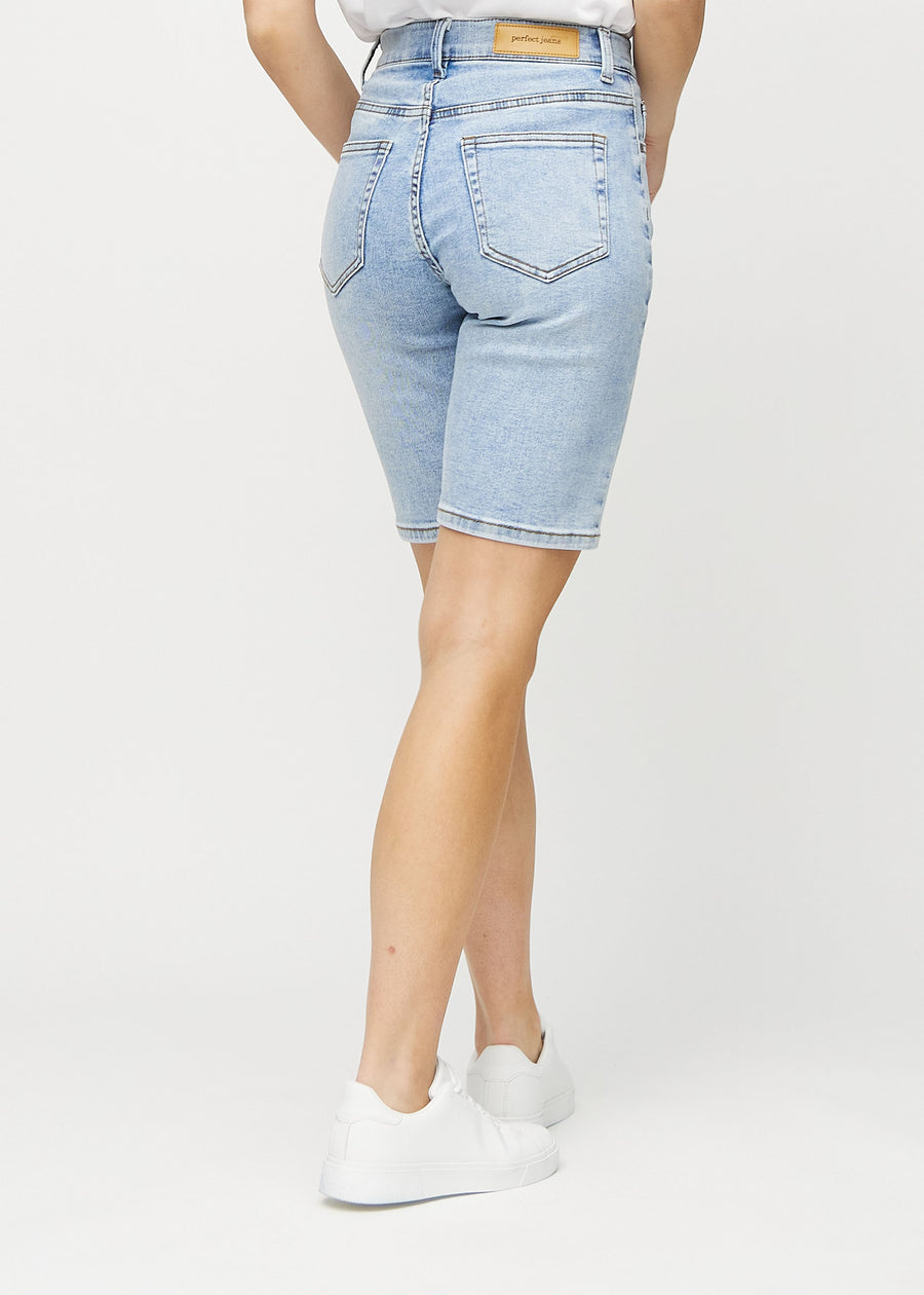 Light denim regular middle shorts seen from the back, so the entire product can be seen.