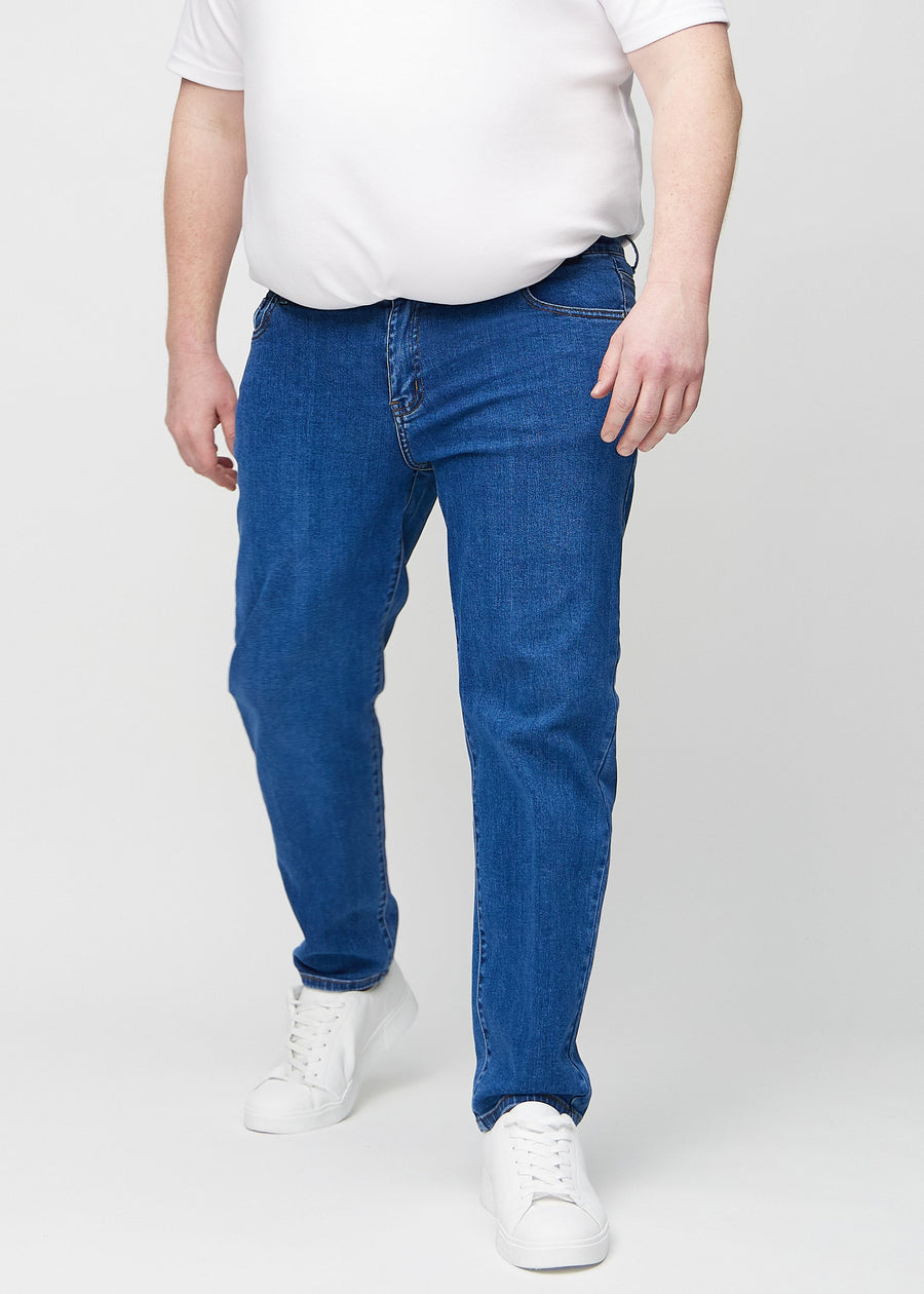 Dark blue denim regular jeans, model name Oceans, which falls straight down the leg on a plus-size model, seen from the front.