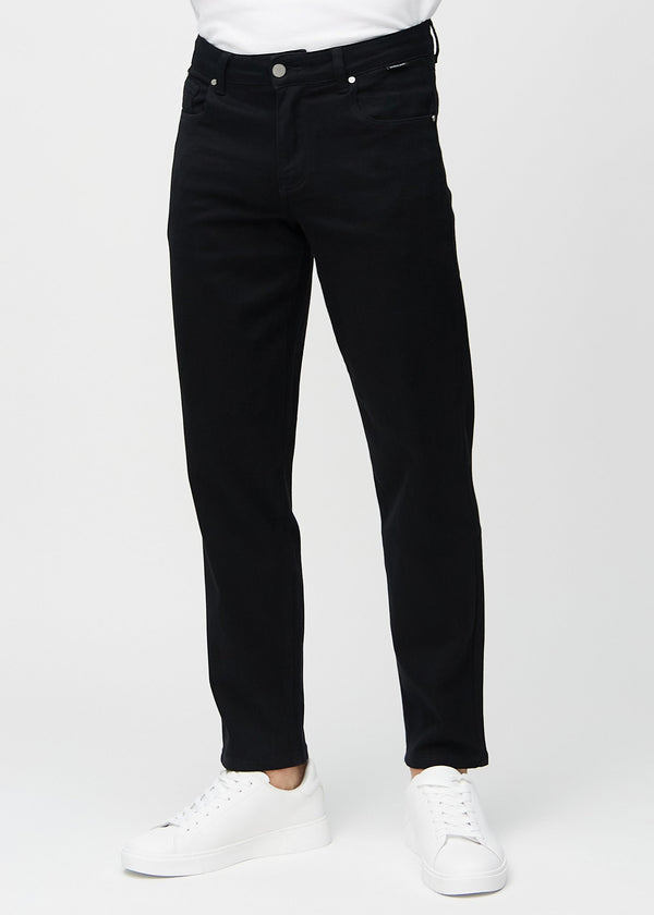 Black regular jeans, model name Ravens, with a straight leg, seen from the front.