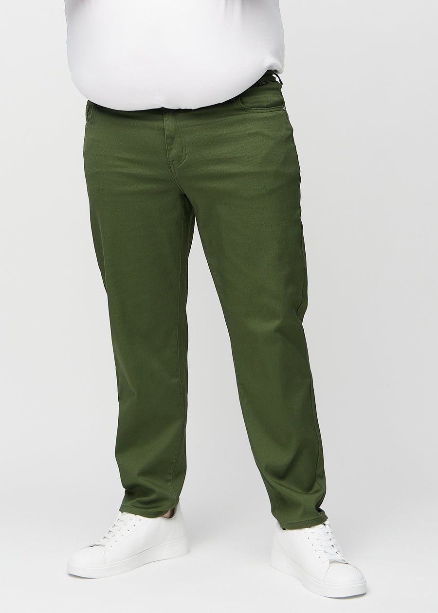 Dark green regular jeans, model name Renewals, which goes straight down the leg on a plus-size model, seen from the front.