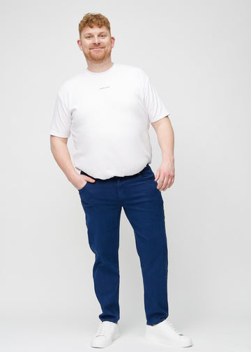Full image of a plus-size model in dark blue regular jeans.