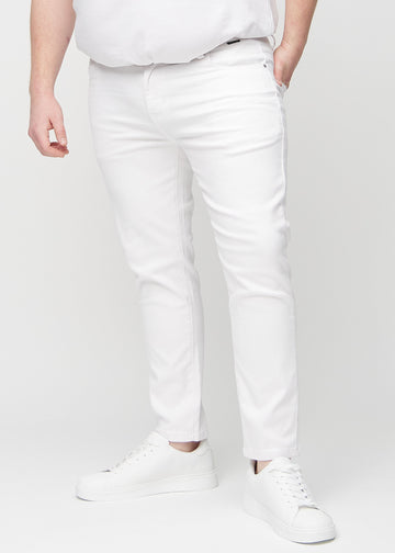 White slim jeans, model name Marguerites, fitted closely along the legs on a plus-size model, front view.